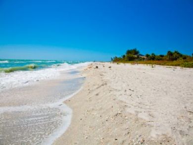 Two Bedroom Beach Vacation Condo in Sanibel Island